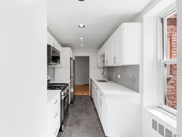 1850 211th Street 1J, Bayside, NY 11360