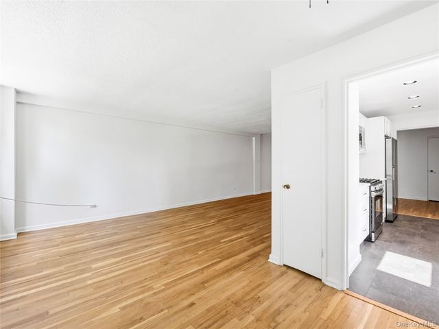 1850 211th Street 1J, Bayside, NY 11360