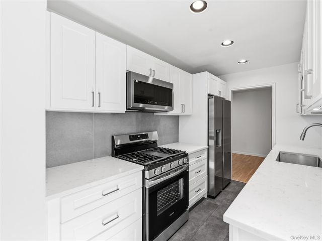 1850 211th Street 1J, Bayside, NY 11360
