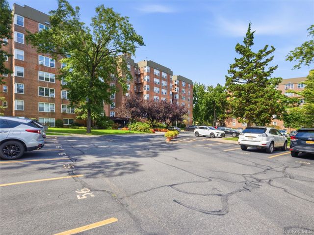 1850 211th Street 1J, Bayside, NY 11360