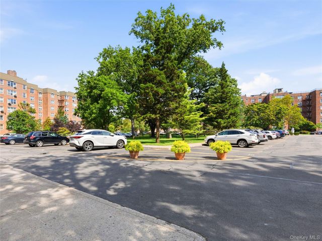 1850 211th Street 1J, Bayside, NY 11360