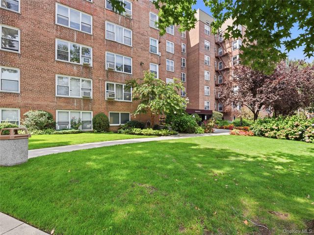 1850 211th Street 1J, Bayside, NY 11360