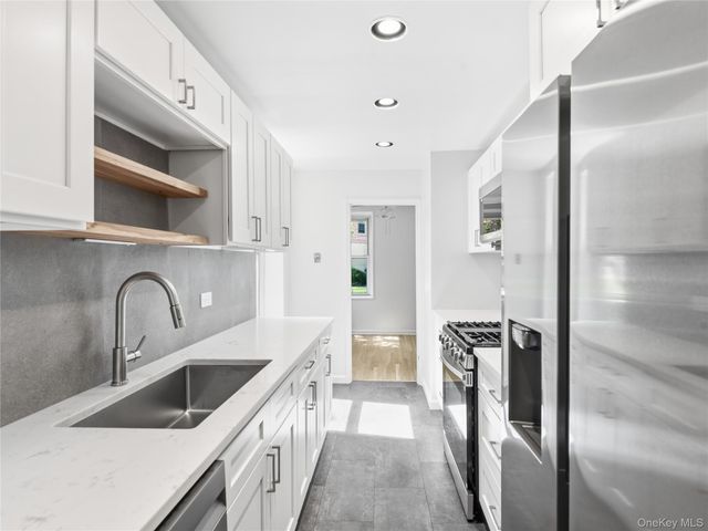 1850 211th Street 1J, Bayside, NY 11360