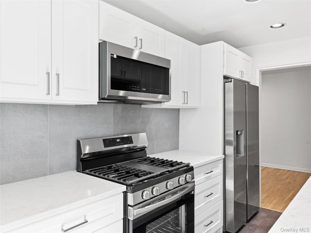 1850 211th Street 1J, Bayside, NY 11360