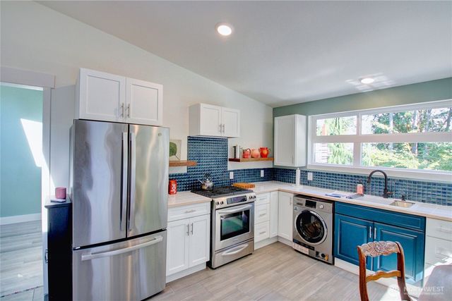 27 Can Ku Road, Camano Island, WA 98282
