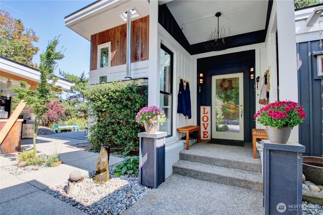 27 Can Ku Road, Camano Island, WA 98282