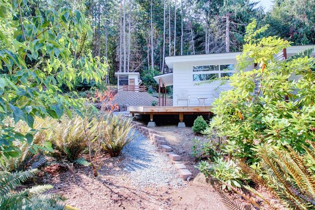 27 Can Ku Road, Camano Island, WA 98282