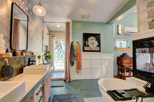 27 Can Ku Road, Camano Island, WA 98282