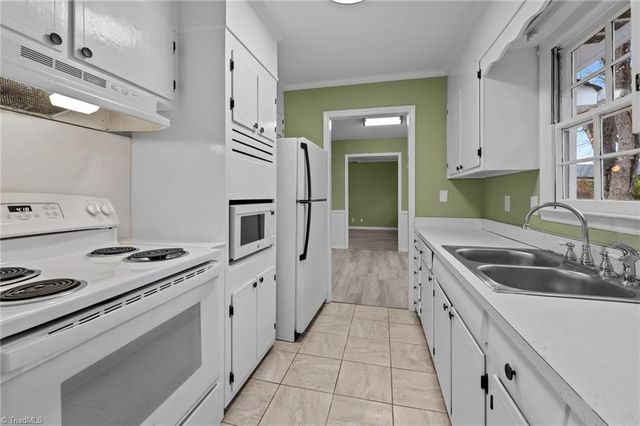 2403 Four Seasons Boulevard, Greensboro, NC 27407