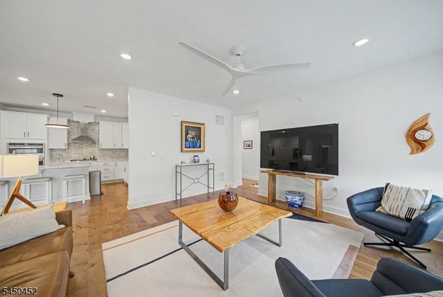 13 Whitney Ave 13, Morris Plains Boro, NJ 07950