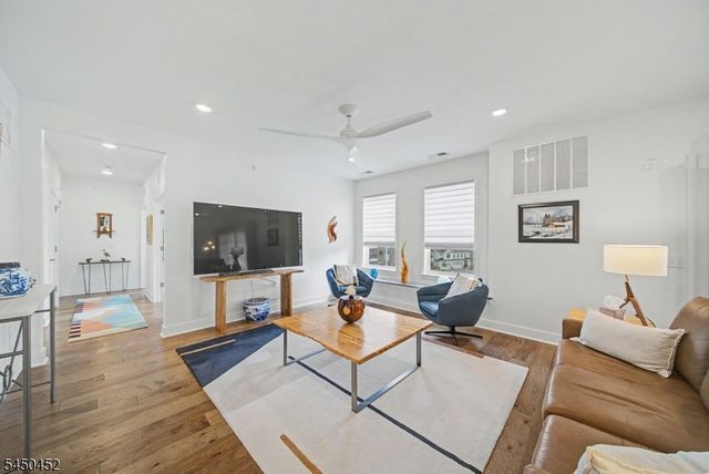 13 Whitney Ave 13, Morris Plains Boro, NJ 07950