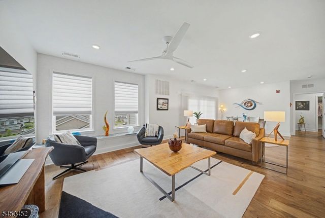 13 Whitney Ave 13, Morris Plains Boro, NJ 07950