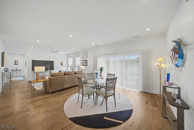 13 Whitney Ave 13, Morris Plains Boro, NJ 07950