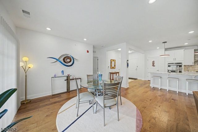 13 Whitney Ave 13, Morris Plains Boro, NJ 07950