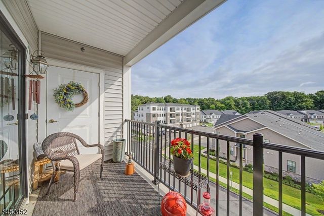 13 Whitney Ave 13, Morris Plains Boro, NJ 07950