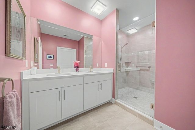 13 Whitney Ave 13, Morris Plains Boro, NJ 07950