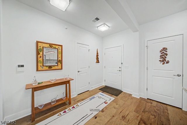 13 Whitney Ave 13, Morris Plains Boro, NJ 07950