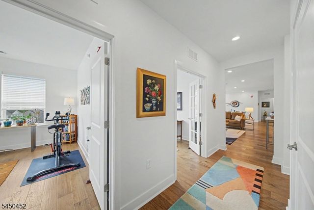 13 Whitney Ave 13, Morris Plains Boro, NJ 07950