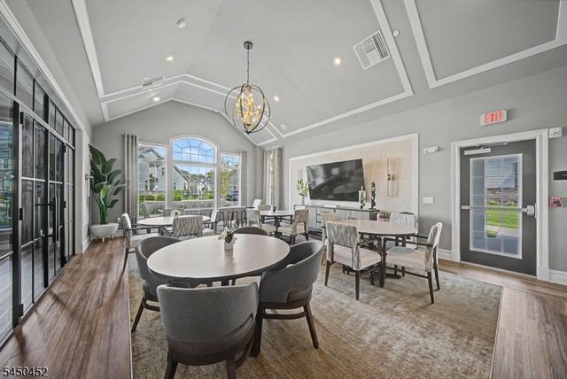 13 Whitney Ave 13, Morris Plains Boro, NJ 07950
