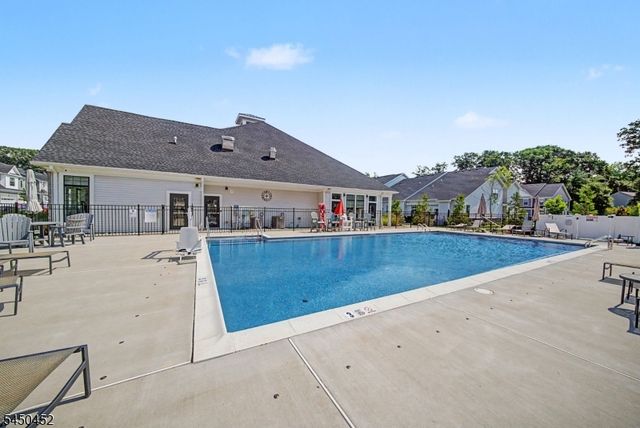 13 Whitney Ave 13, Morris Plains Boro, NJ 07950