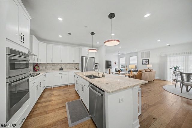 13 Whitney Ave 13, Morris Plains Boro, NJ 07950