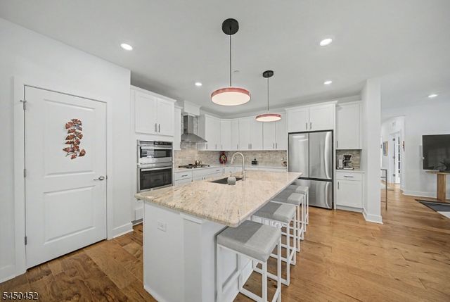 13 Whitney Ave 13, Morris Plains Boro, NJ 07950