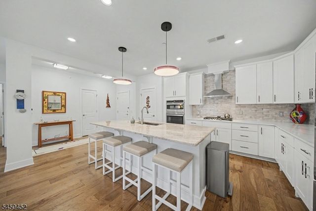 13 Whitney Ave 13, Morris Plains Boro, NJ 07950