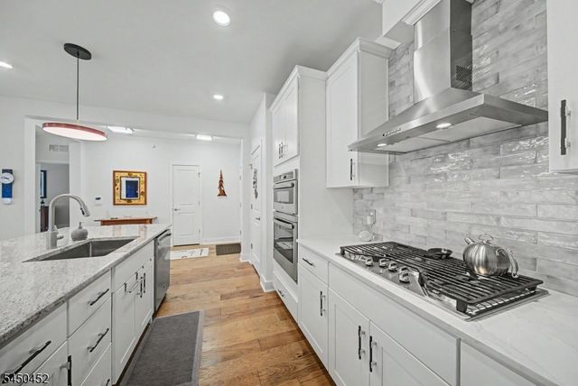 13 Whitney Ave 13, Morris Plains Boro, NJ 07950