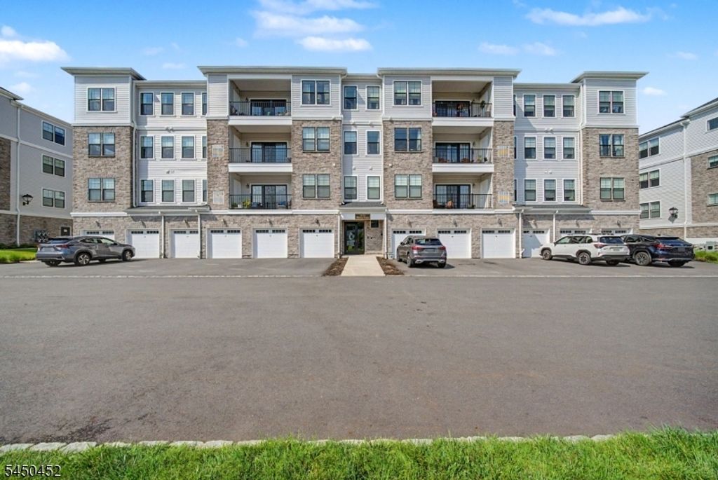 13 Whitney Ave 13, Morris Plains Boro, NJ 07950
