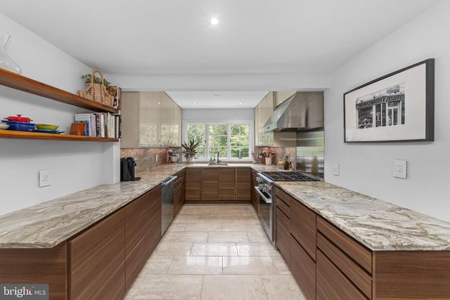 18 MANNING LN, Lawrence, NJ 08648