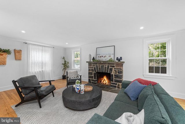 18 MANNING LN, Lawrence, NJ 08648