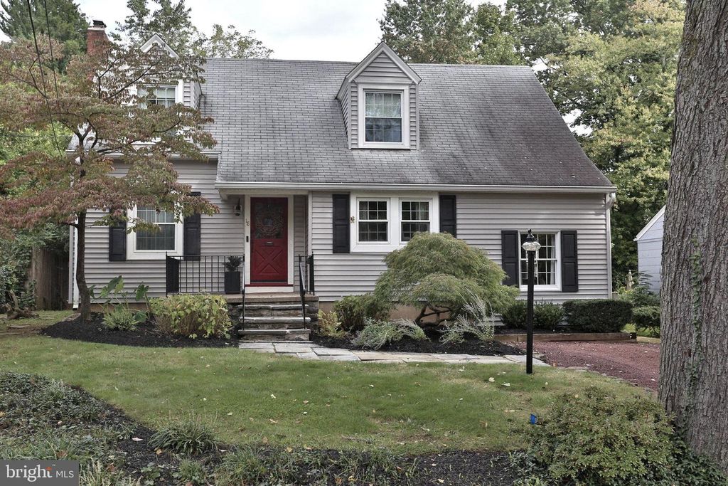 18 MANNING LN, Lawrence, NJ 08648