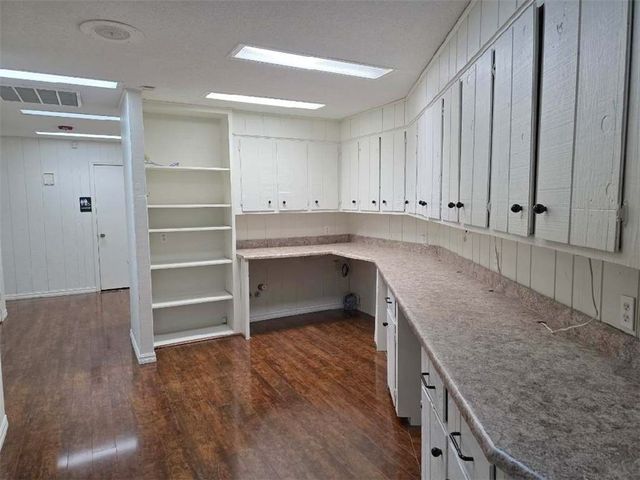 702 N Spring Street, Harrison, AR 72601