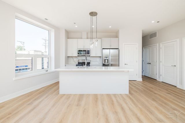 5071 N Northwest Highway 205, Chicago, IL 60630