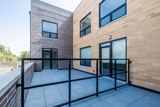 5071 N Northwest Highway 205, Chicago, IL 60630
