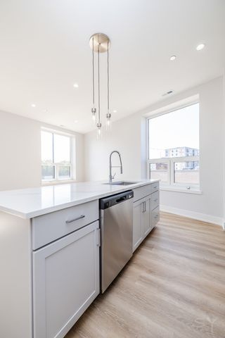 5071 N Northwest Highway 205, Chicago, IL 60630