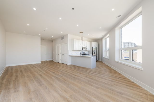 5071 N Northwest Highway 205, Chicago, IL 60630