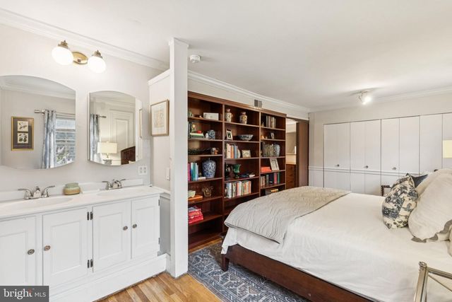 1206 WAVERLY WALK, Philadelphia, PA 19147