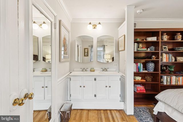 1206 WAVERLY WALK, Philadelphia, PA 19147