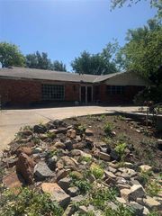 807 NW 51st St, Lawton, OK 73505