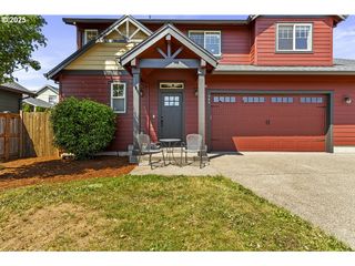 989 Se PINEVIEW Ct, Estacada, OR 97023