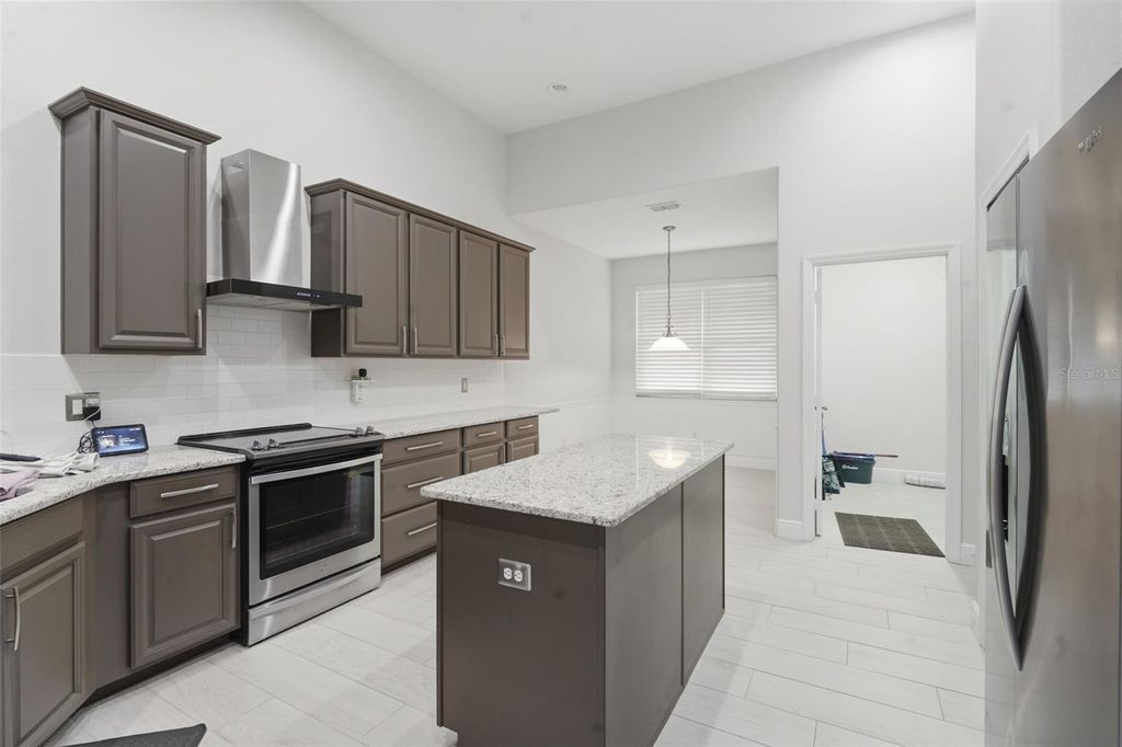 Image 8 of property listing at 2446 STRANDHILL STREET, Orlando, FL 32824