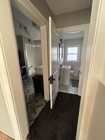 22138 Brittany Avenue, Eastpointe, MI 48021