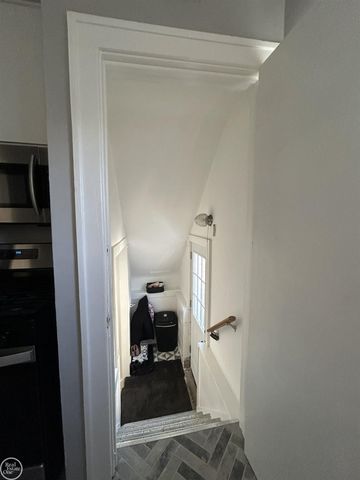 22138 Brittany Avenue, Eastpointe, MI 48021