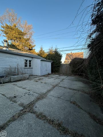 22138 Brittany Avenue, Eastpointe, MI 48021