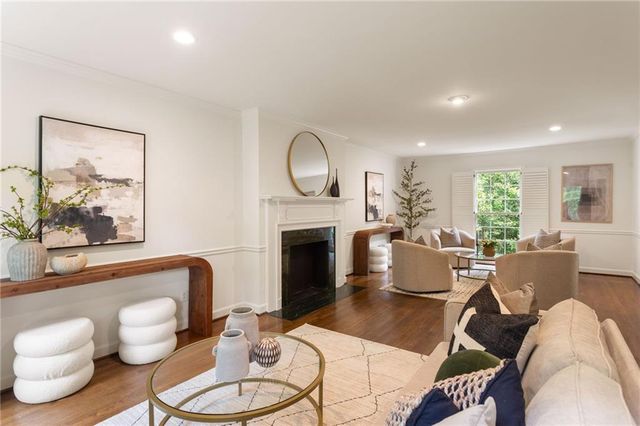 855 Old Creek Trail, Atlanta, GA 30328