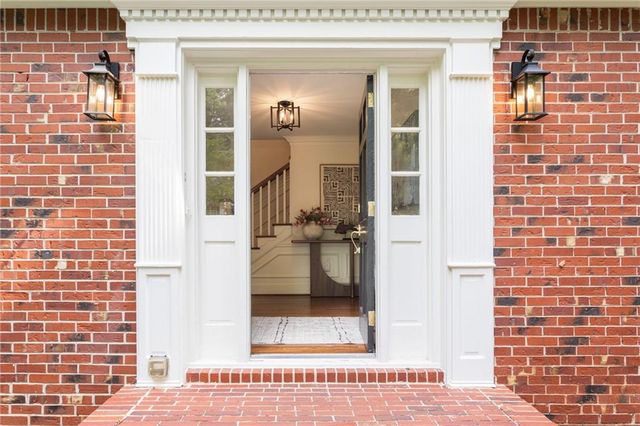855 Old Creek Trail, Atlanta, GA 30328