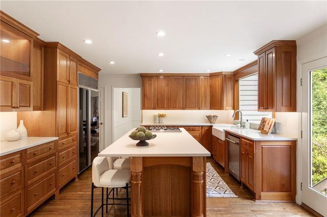 855 Old Creek Trail, Atlanta, GA 30328
