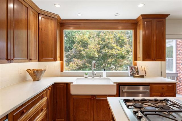 855 Old Creek Trail, Atlanta, GA 30328