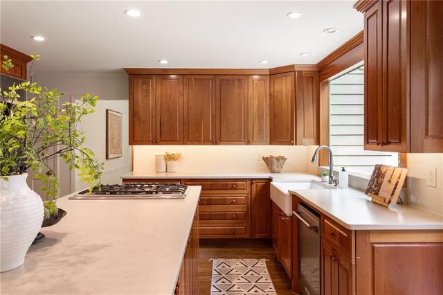 855 Old Creek Trail, Atlanta, GA 30328